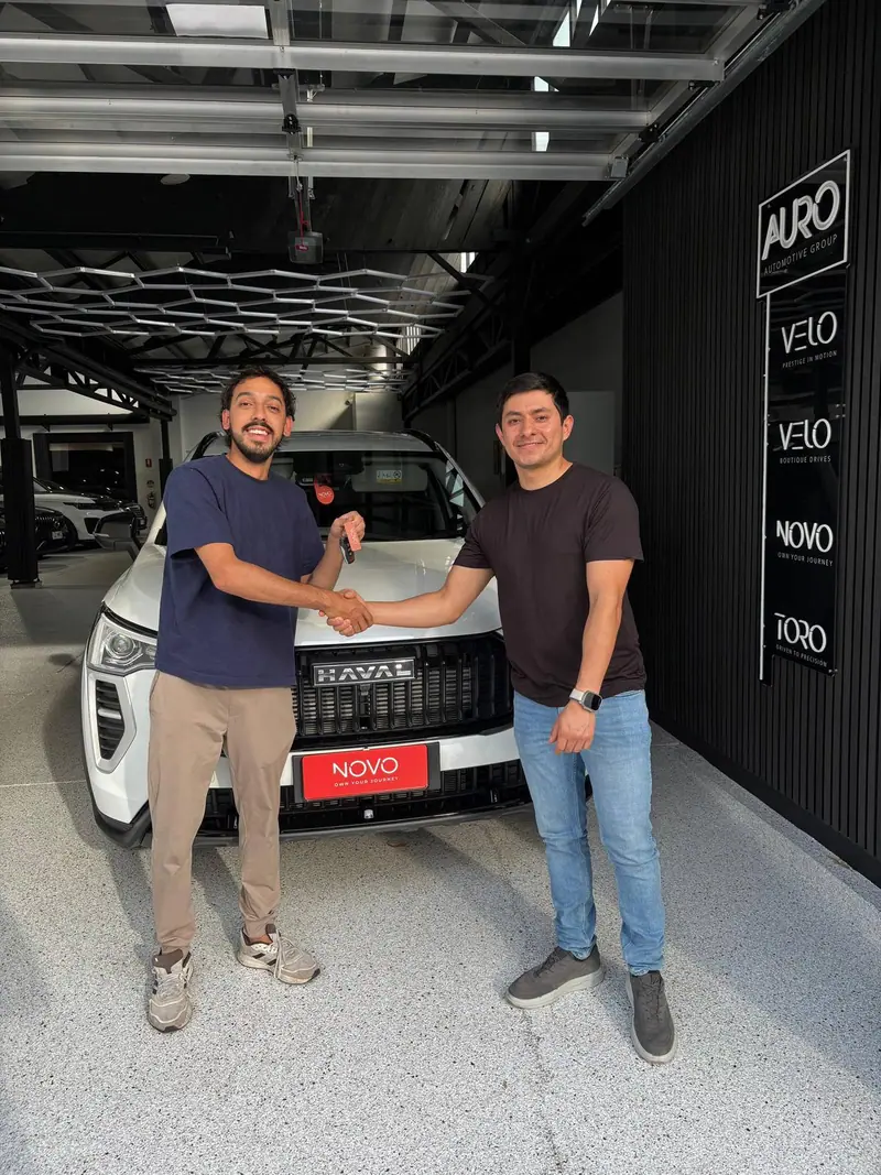 Customer receiving keys at NOVO showroom